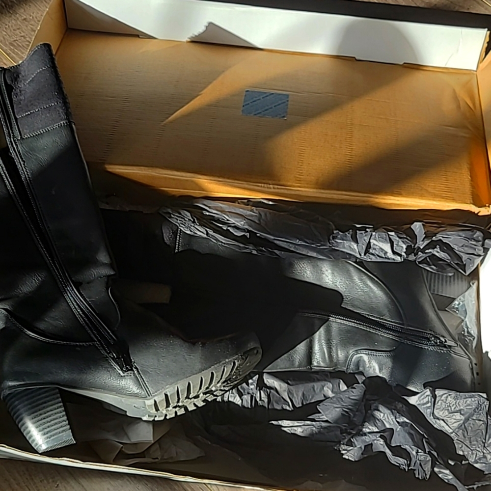 Black Henri Pierre boots